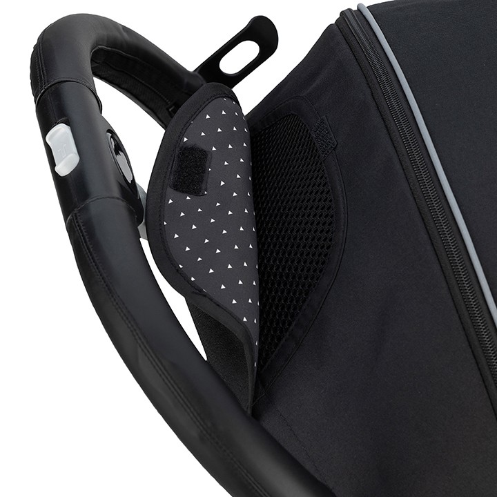 Sportovní kočárek MoMi ESTELLE černý se zlatým rámem